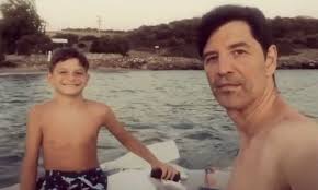 Πωσ αντεδρασε 27 μαϊ 2021 | 16:48. Sakhs Roybas H 1h Bolta Me To Foyskwto Sto Timoni O Gios Toy Ale3andros Mothersblog Gr