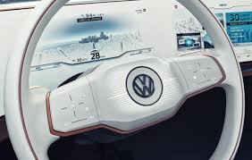 Das Lenkrad Des Budd E Kommt Ohne Tasten Aus Hat Dafur Aber Beruhrungsempfindliche Flachen Volkswagen Konzeptfahrzeuge Lenkrad
