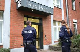 The members are made up of institutions of the catholic church and private individuals from the church sector. Spektakularer Bankraub In Aachen Polizei Pruft Parallelen Zu Anderen Uberfallen Panorama Schwarzwalder Bote