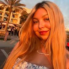 sophie🦋 (@_sophiestanton)