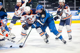 Смотреть трансляцию нхл матча vegas golden knights — colorado avalanche онлайн. Alex Newhook Makes Pro Debut For The Colorado Eagles Mile High Hockey