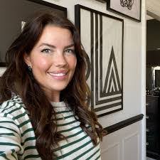 Jodie Collins's Instagram, Twitter & Facebook