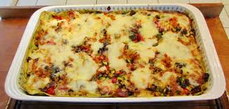 Le lasagne verdi con spinaci, funghi e zucchine sono un primo piatto vegetariano ricco ma al tempo stesso leggero, poichè preparato solamente con verdure e besciamella. Il Mondo Di Luvi Lasagne Verdi Con Verdure E Provola