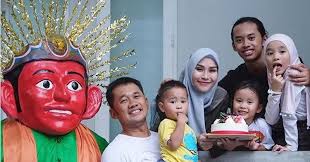 Ondel ondel bulan bintang ulang tahun mp3 & mp4. Rayakan Ulang Tahun Anak Zaskia Adya Mecca Panggil Ondel Ondel Okezone Celebrity