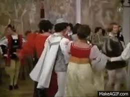 Das romantische filmmeisterwerk drei haselnüsse für aschenbrödel aus dem jahr 1973 gehört für viele menschen zu weihnachten wie kerzenlicht und der duft frischer tannennadeln. 11 Dinge Die Ihr Noch Nicht Uber 3 Haselnusse Fur Aschenbrodel Wusstet Mit Vergnugen Berlin