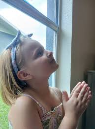 FOR SALE BUNDLE 🚨 My daughter wants to sell her LOL HOUSE, also with a  load of doll clothes & accessories, 5 LOL big dolls and 13 LOL Small dolls.  Plus 4