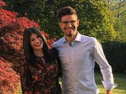 He has remained at home and did not join the team at their hotel in recent days, however he carried out the time trial recon with filippo ganna on friday and went on a training ride with him. The Tattoo The Tickle The Grilled Meat The Lego The Things You Don T Know Told By Her Sister Carlotta Corriere It Time News Time News