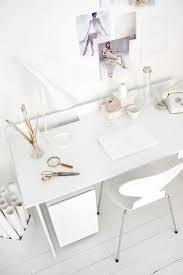 Maison 20 Inspirations Pour Organiser Son Espace De Travail Femina Deco Noir Et Blanc Inspiration Pour Espace De Travail Mobilier De Salon