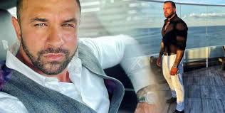 Por que dj ivis demorou para ser preso? Alex Bodi O NouÄƒ EscapadÄƒ RomanticÄƒ Afaceristul InsoÈ›it De Oana Marica Alias Bunesa Spynews Ro