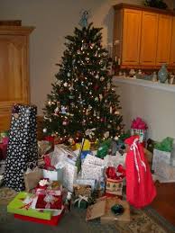 Wonderful Christmas And Winter Wonderland Surprise Christmas Cool Christmas Trees Christmas Tree With Presents