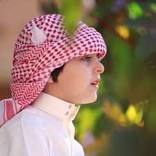 نايف بن نحيت On Instagram خلقت بالدنيا وانا ما معي شي وبروح منها ما معي شي منها مسكين ياللي تحسب الواجد شوي العافيه لو Crochet Hats Hats Instagram Posts