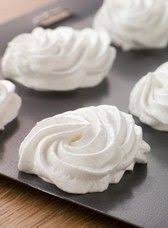 Meringues Au Micro Ondes Pratique Quand Il Reste Des Blancs D Oeuf Dont On Ne Sait Quoi Faire Meringue Micro Onde Recettes Sucrees Recette Meringue