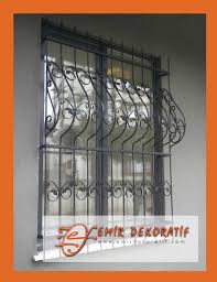 Daha eski yıllarda ise ahşap korkuluklar bunu izliyormuş. Ferforje Fransiz Model Bombeli Pencere Korkulugu Pencere Korkuluk Modelleri Ve Urunleri