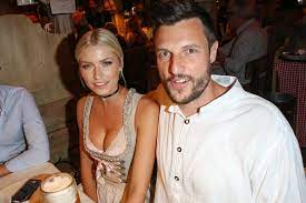 Discover exquisite fragrances by kilian online today. Lena Gercke Und Kilian Muller Wohlfahrt Erster Parchen Auftritt Auf Der Wiesn Web De