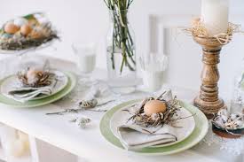 With our easy easter table decor ideas and best easter centerpieces, you'll finally be able to stop hopping around from store to store trying to figure out how to make the table look special and celebratory. 30 Gorgeous Easter Table Decorating Ideas Easter Table Settings