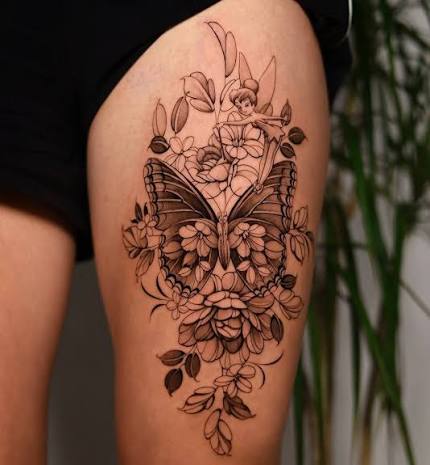 This piece composed by @ami.tats🌺 on the upper thigh features a delicately shaded butterfly as the central element✨Surrounding it are soft, smooth-shaded floral elements and their petals blending seamlessly into the design👁️Nestled