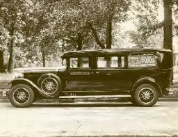 Automobile Ambulance C 1935 Pennsylvania Hospital S Horse Drawn Ambulance Service Began In 1876 And Was Replaced By Automo Ambulance History Medical History
