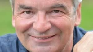 Paul Arcand s'en prend à Alain Samson à la suite d'une pub au 98,5 FM  (AUDIO/TWITTER)