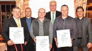 Auto Und Zweirad Rest Ehrt Langjahrige Mitarbeiter Baden Online Nachrichten Der Ortenau Offenburger Tageblatt