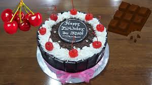 Akan tetapi, seiring perkembangan jalan, kue ulang tahun kini tak hanya kue tart saja. Kue Ulang Tahun Sederhana Coklat Pagar Happy Birthday Cake Simple Black Forest Youtube