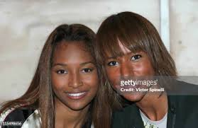 87 photos et images haute résolution de Victor Barnett