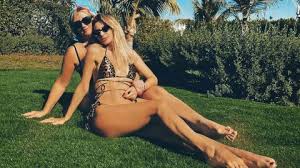 Помимо певческой карьеры она успела заявить о себе и в других сферах деятельности: Svetlana Loboda Voshitila Shikarnoj Figuroj V Odnom Bikini Na Otdyhe Rbk Ukraina