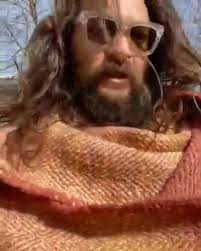 ¡Qué Orgullo! La ruana boyacense es tendencia mundial, gracias al actor de  #Aquaman #JasonMomoa quien desde los Ángeles (California) lució esta típica  prenda hecha en #Iza Gobernación de Boyacá de la ...