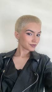 Un cambio radical 🖤😆 de la mano de @jhon_barbert