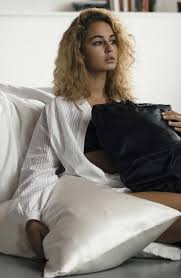 Even worse, the friction between your hair can cause knots and breakage. Silk Pillowcase Black Premium 22 Momme Mulberry Silk Lelini