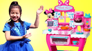 El restaurante disney es un restaurante muy popular en disneyland. Jannie Juega Con Cocina Y Juego De Cafe De Minnie Mouse Minnie Toy Kitchen And Cafe Youtube
