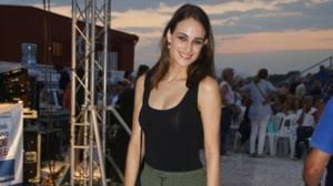 Jun 01, 2021 · η μαρία βοσκοπούλου, η 20χρονη κόρη του σπουδαίου έλληνα καλλιτέχνη τόλη βοσκόπουλου και της όμορφης άντζελας γκερέκου, έβγαλε μια φωτογραφία τη γιαγιά της στην κουζίνα του σπιτιού της, να. Maria Boskopoyloy H Korh Toy Tolh Boskopoyloy Se3i Sthn Paralia People Amp Style Eidhseis
