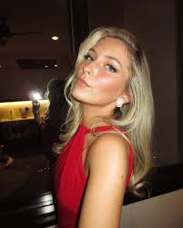 Amelia Dineen (@ameliaadineen) • Instagram photos and videos