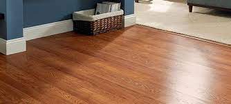 nettoyer un sol en stratifie parquet sol en faux bois stratifie enlever tous les types de taches avec un nettoya bois stratifie plancher bois nettoyage sol