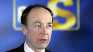 Onkohan siellä ketään kolmen tunnin päästä, jos nyt söisi ja sitten lähtisi ajelemaan täältä kahden tunnin ajomatkan päästä sinne? Halla Aho On Valmis Jatkokauteen Puheenjohtajana Politiikka Ilta Sanomat