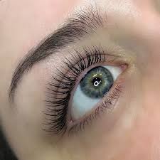 Naturally Shaped Classic Eyelash Extensions Are Suitable For Almost All Eye Shapes Except Where Eyes Are Extremely Clo Fake Eyelashes Eyelash Extensions Lashes