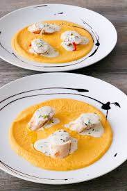 Ballotines De Poulet Aux Piquillos Sur Puree De Carotte Au Cumin A L Ail Et Aux Fines Herbes Puree Carotte Carotte Cumin Et Idee Repas Fete