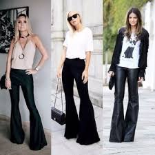 Calça De Couro Boca De Sino Ola Meninas Venho Percebendo Que A Nossa Amada Calca Skinny Anda Perdendo Um Pouco De Espaco No Guarda Roupa Calca Boca De Sino Looks Com Calca Flare Looks
