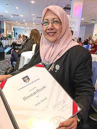 Asma ismail is a woman of many firsts. Prof Asma Gets Award The Star