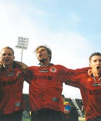 Gdzie oglądać transmisję telewizyjną i stream online? Kartka Z Kalendarza Pojedynek Z Portowcami Na Zakonczenie Sezonu 2003 04 Pierwszy Zespol Kghm Zaglebie Lubin