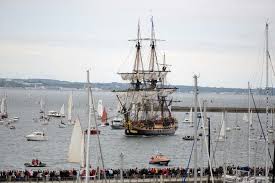 Images L Hermione Est Rentree En France 10 000 Personnes A Brest Pour L Accueillir Hermione Brest France