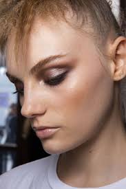 The Best Make Up Looks From The Spring Summer 2021 Fashion Weeks Makeup Trends Spring Makeup Trends Spring Makeup