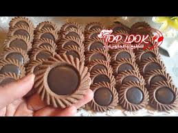 حلوى ببيضة واحدة فقط هشيشة كذوب فالفم وكتخرج اكثر من 50 حبة ومذاق رائع وشكل هائل Youtube Arabic Food Desserts Cookie Decorating