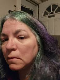 Why Does Green Dye Turn Blue?! 💚💙