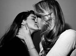 Florian heiden, alexandra schalaudek, august zirner and others. Lana Del Rey And Jennifer Lawrence Kissing The Real Story Behind The Viral Photograph The Independent The Independent