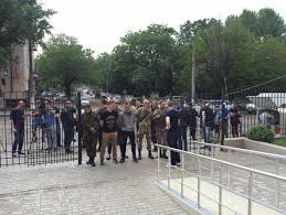 Стерненко з 2014 року був одним із лідерів проукраїнських акцій та антитруханівських протестів у місті, яке до того ж політичними стерненко вважає й інші обвинувачення проти себе. 2 Maya V Odesse Antimajdanovec Iz Rf Arestovan Za Ugrozu Ubijstva Svidetelya Gordon