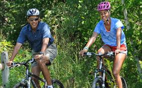 Résultat de recherche d'images pour "obama bicycle helmet"