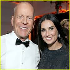 Selena Gomez išleidžia „Reta“ (Alexander 23 Edit)