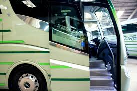 Somos especialistas en el alquiler de autobuses con conductor para todo tipo de servicios, contamos con un equipo de profesionales que trabaja cada dia para dar el. Transporte Escolar Para Colegios Institutos En Sevilla Autocares El Torero