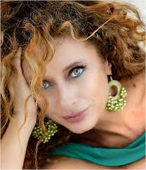 Salvo mi aveva però promesso che ci sarebbe stato sempre per me e mi aveva  chiesto di non smettere mai di fare sorridere. Io gli dissi che l'avrei  fatto e ancora oggi