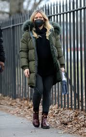 Find out when hilary duff is next playing live near you. Pregnant Hilary Duff On The Set Of Younger In New York 01 09 2021 Hawtcelebs